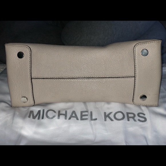SOLD! MK Pebbled Leather Mercer Tote w/Gift - Picture 6 of 7